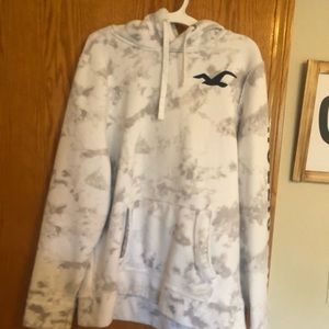 white/ grey hollister sweatshirt